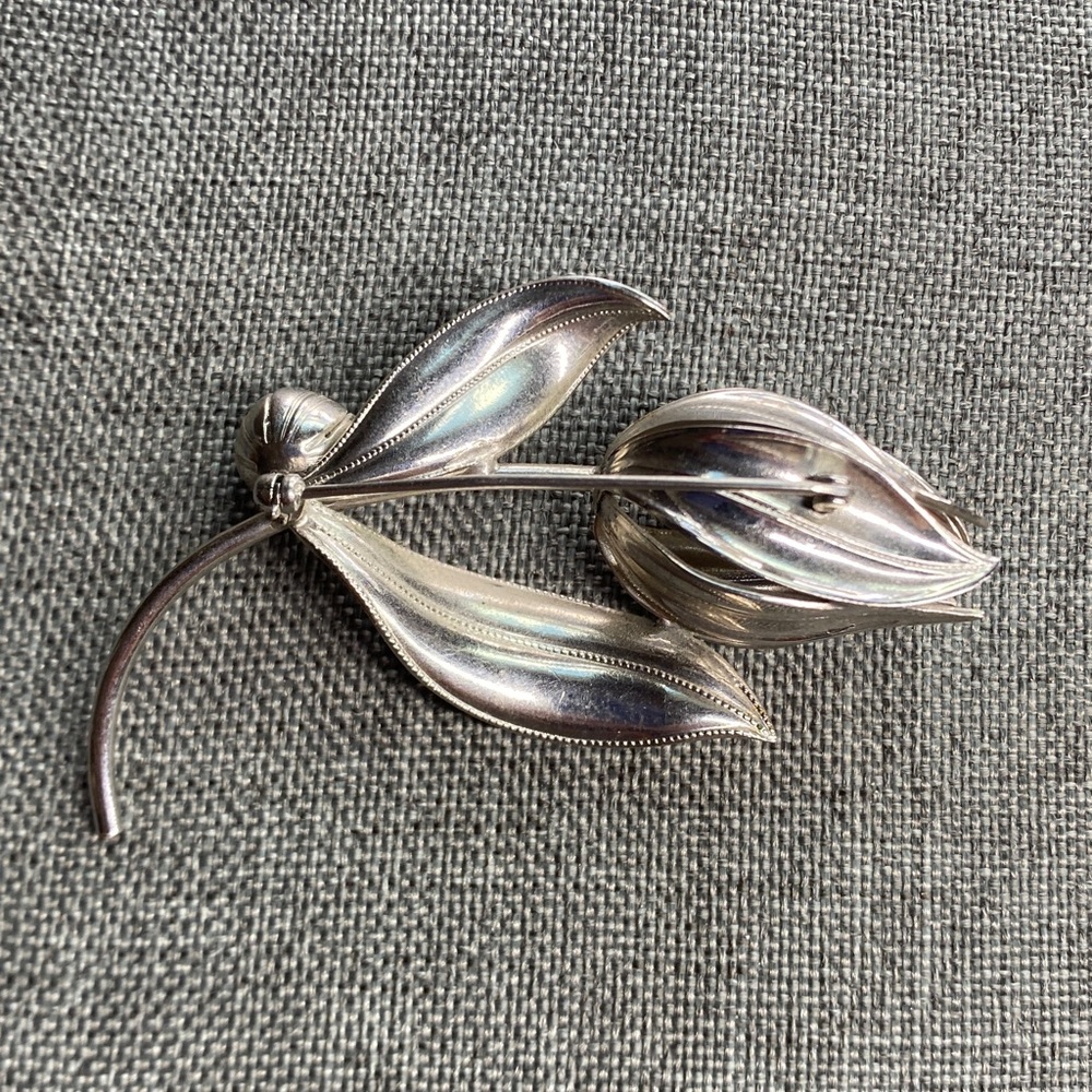 Vintage Silver Tone Tulip Flower Brooch Pin – Possibly Silver Plated - Picture 2 of 4